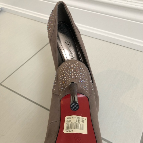 Red sole heels - Picture 3 of 3